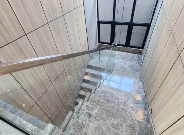 dijual rumah regency 21