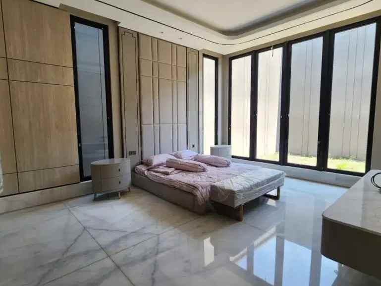 dijual rumah regency 21