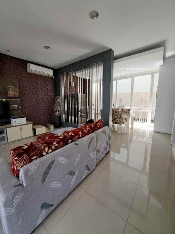 dijual rumah royal residence