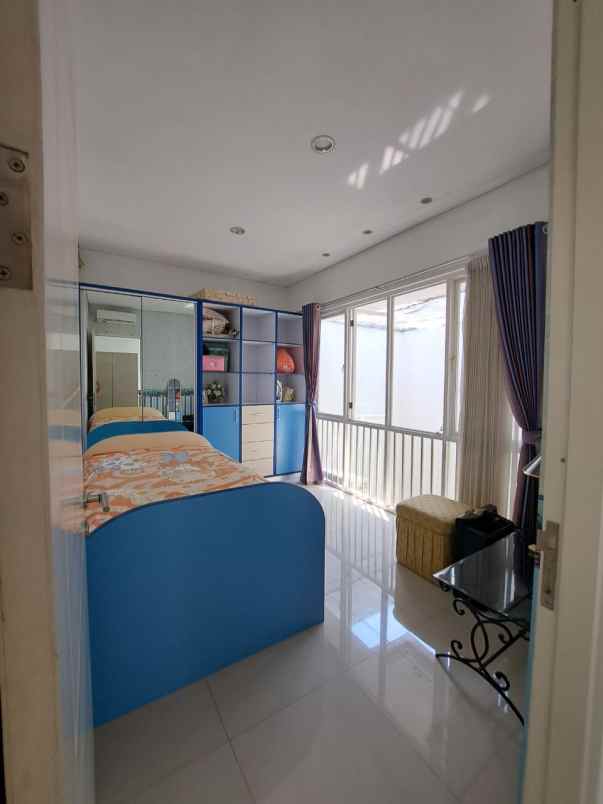 dijual rumah royal residence