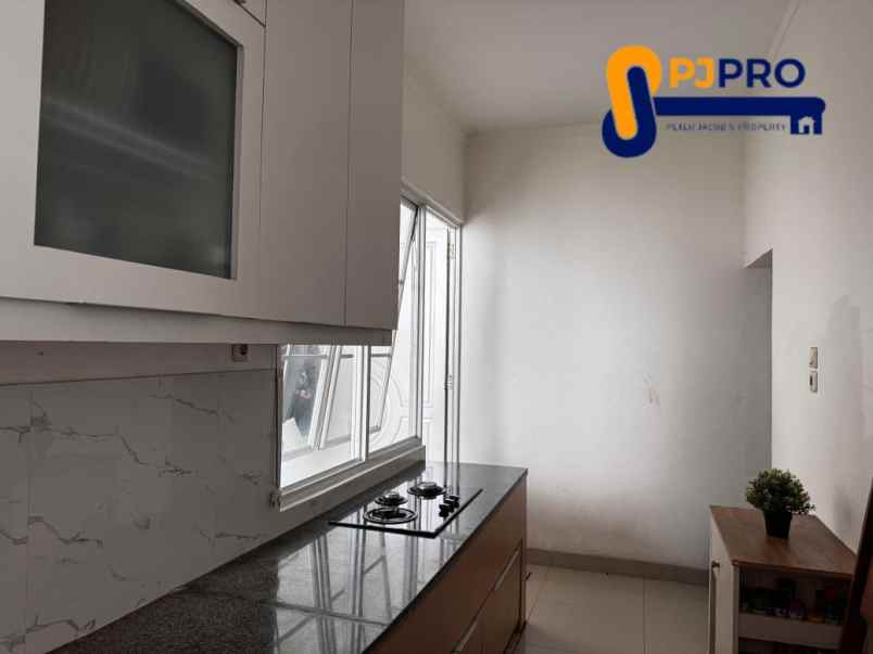 dijual rumah royal residence