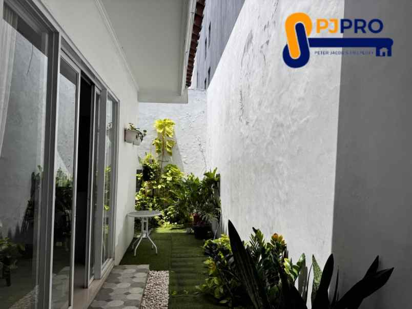 dijual rumah royal residence