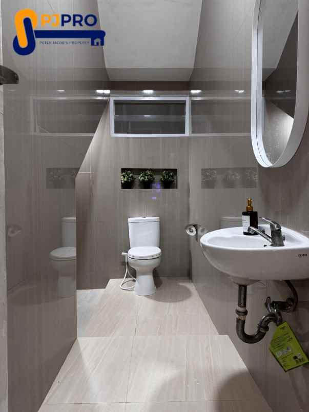 dijual rumah royal residence