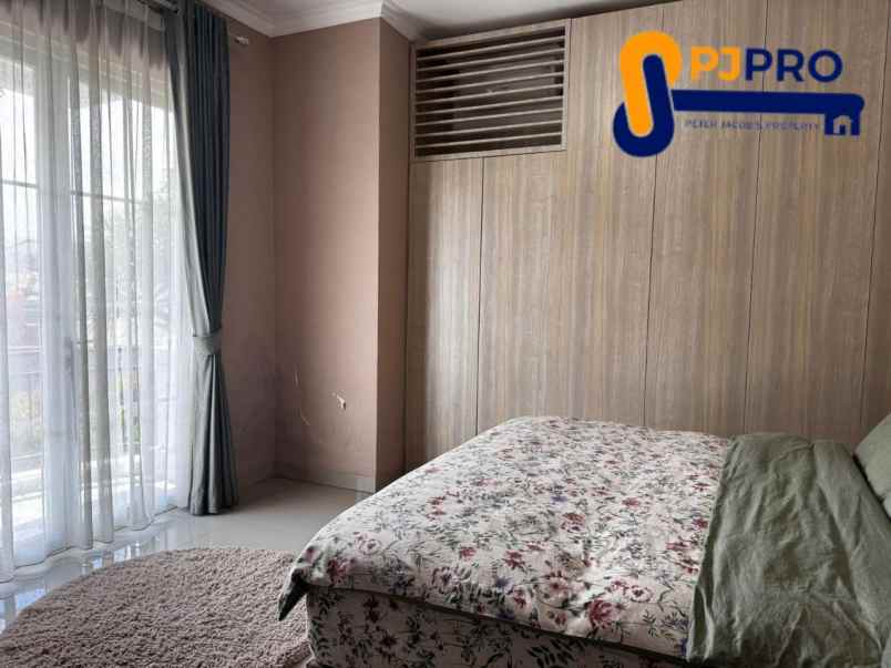 dijual rumah royal residence