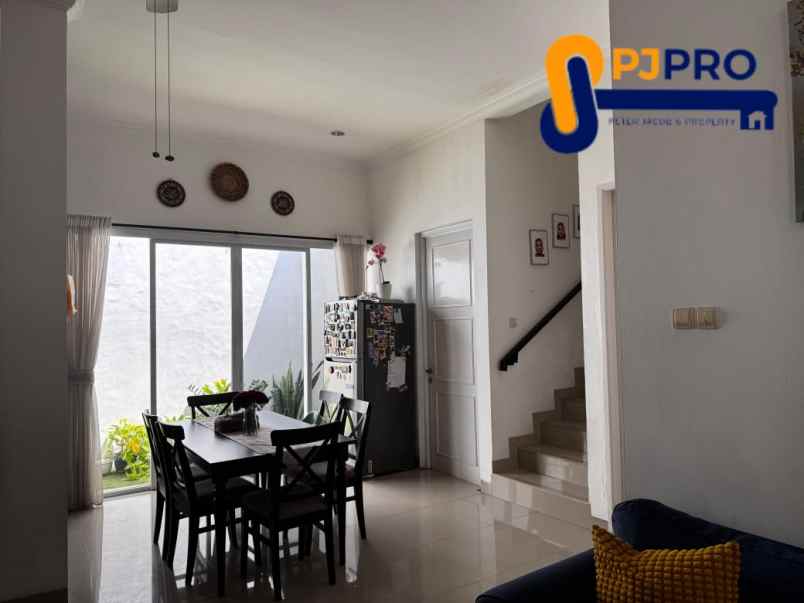 dijual rumah royal residence