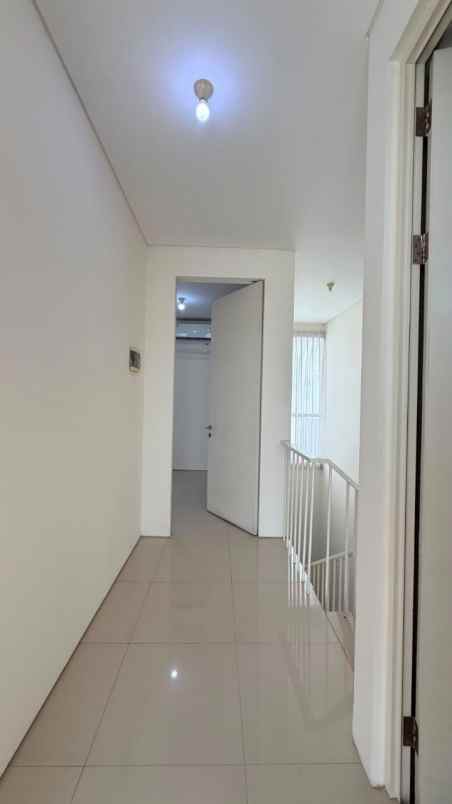 dijual rumah royal residence