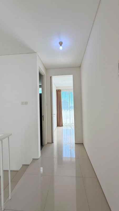 dijual rumah royal residence