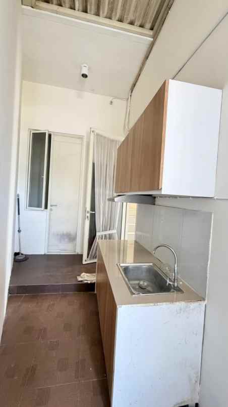 dijual rumah royal residence