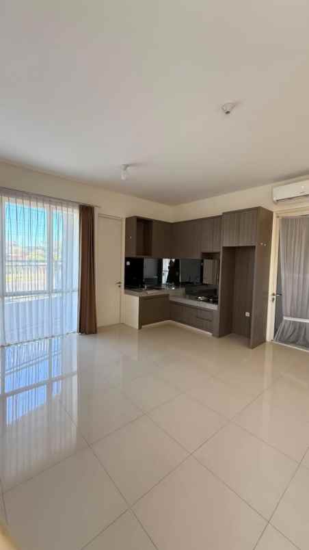 dijual rumah royal residence