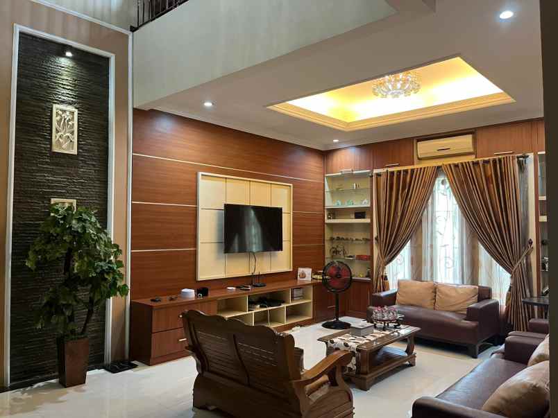 dijual rumah rumah keren 2 lantai area