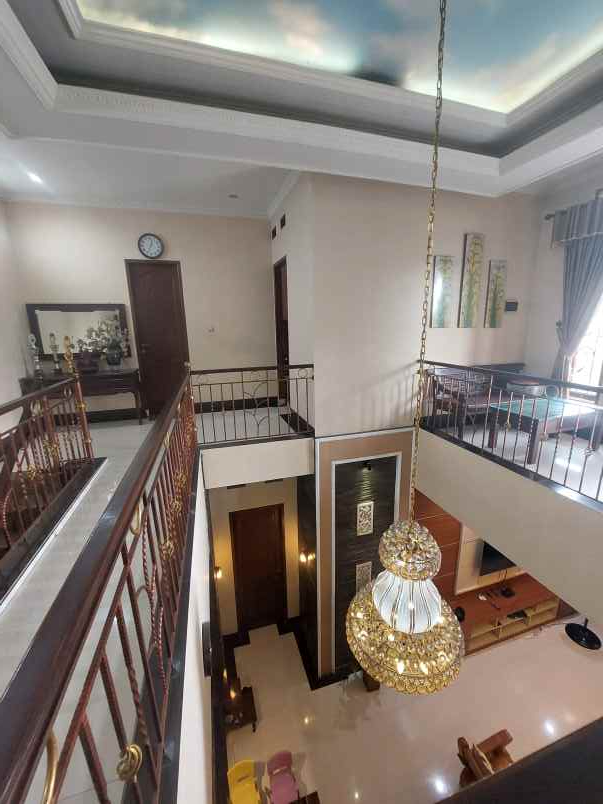 dijual rumah rumah keren 2 lantai area