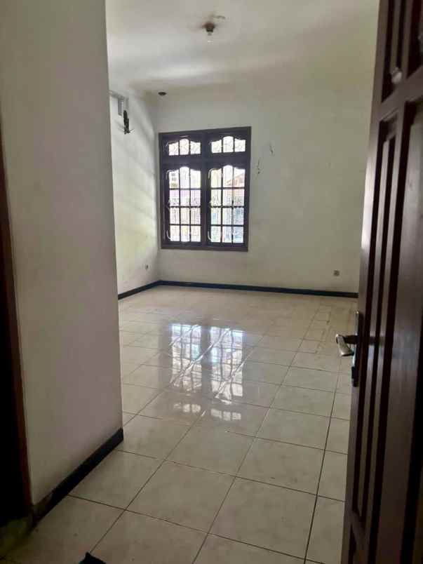 dijual rumah rungkut asri