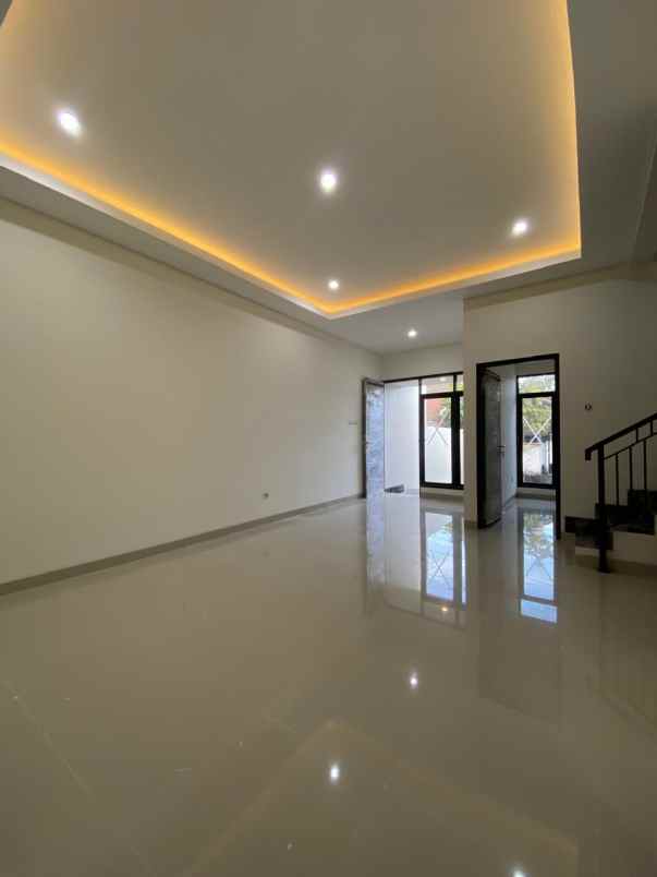 dijual rumah rungkut mapan