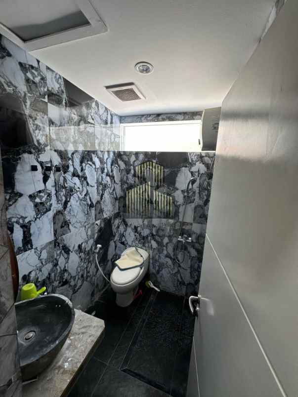 dijual rumah sambiroto