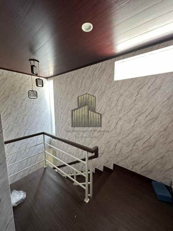 dijual rumah sambiroto