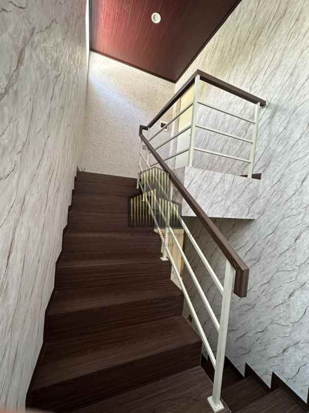 dijual rumah sambiroto