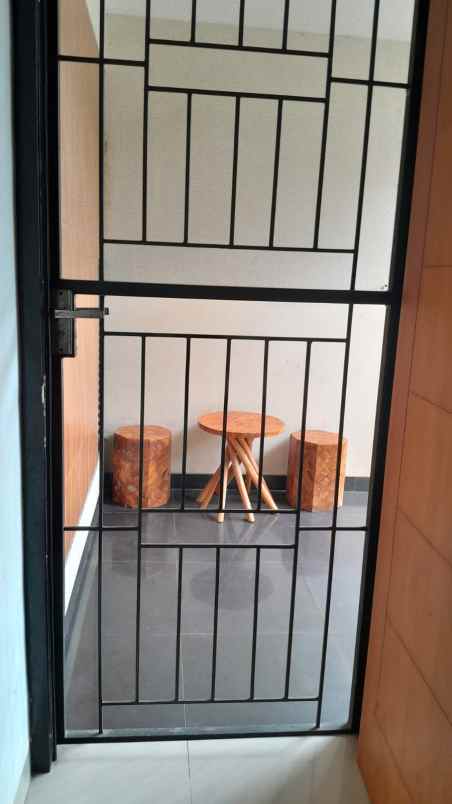 dijual rumah sawangan village cluster