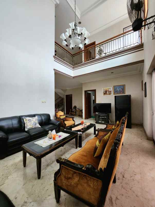 dijual rumah secondary fully furnished di duren sawit