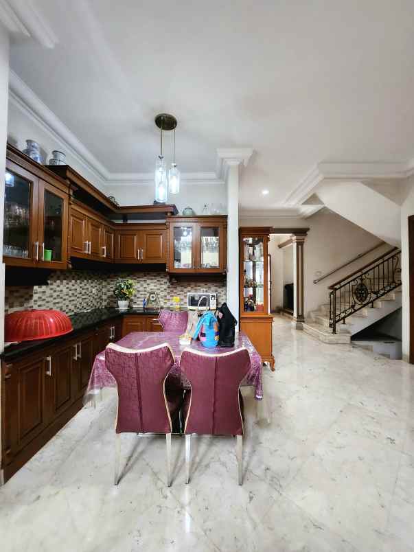 dijual rumah secondary fully furnished di duren sawit