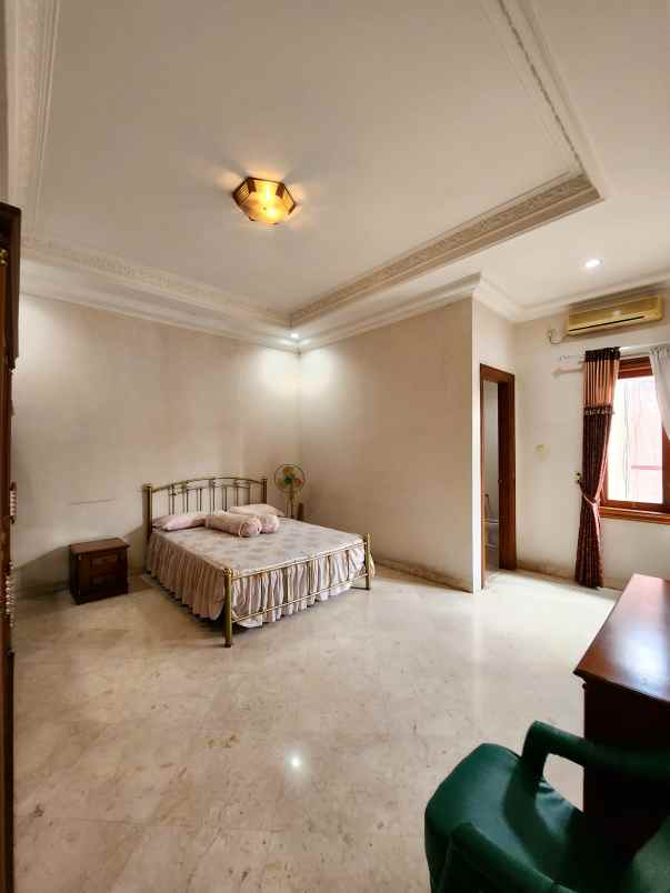 dijual rumah secondary fully furnished di duren sawit