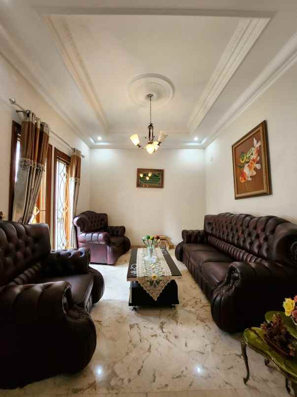 dijual rumah secondary fully furnished di duren sawit