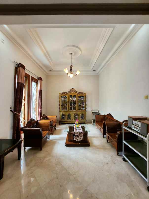 dijual rumah secondary fully furnished di duren sawit