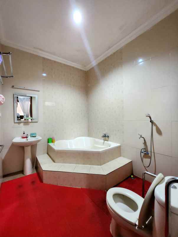 dijual rumah secondary fully furnished di duren sawit