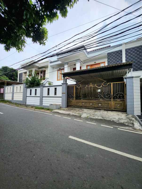 dijual rumah secondary fully furnished di duren sawit