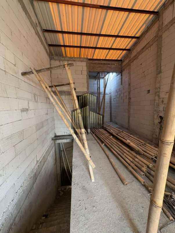 dijual rumah sekaran