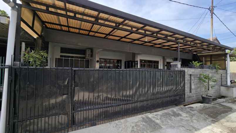 dijual rumah semi furnished nyaman di kopo permai