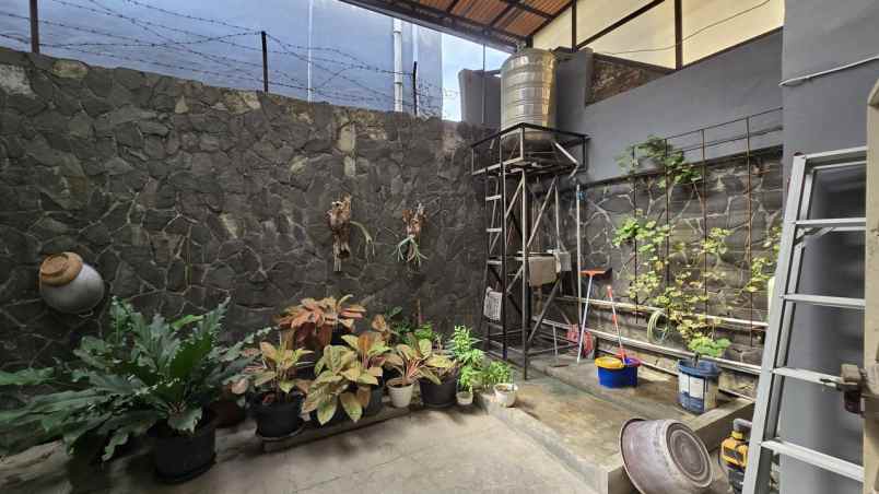 dijual rumah semi furnished nyaman di kopo permai