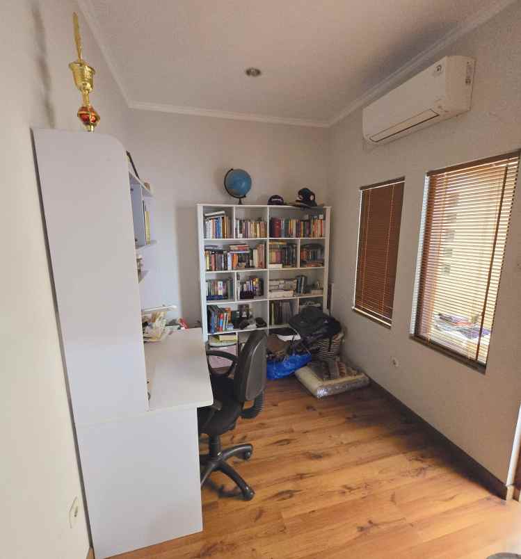 dijual rumah setiabudi regency