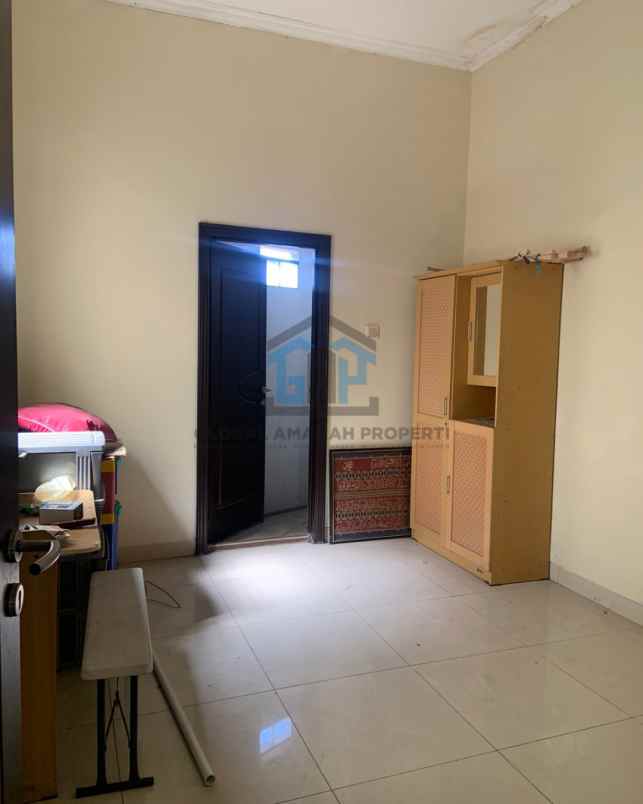 dijual rumah setrasari