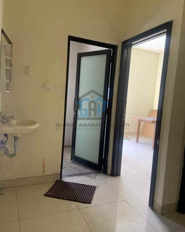 dijual rumah setrasari