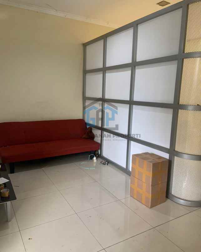 dijual rumah setrasari