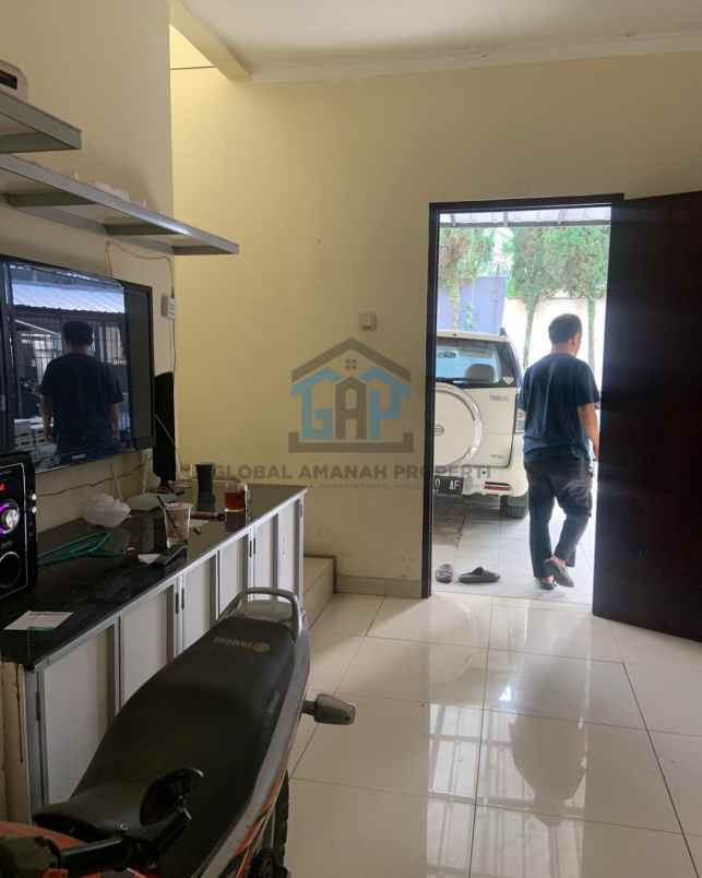 dijual rumah setrasari