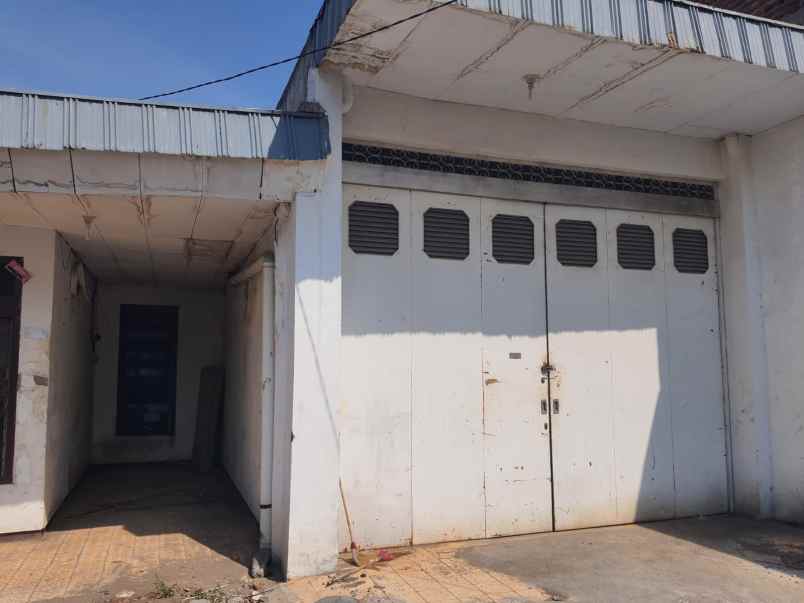 dijual rumah showroom di cirebon