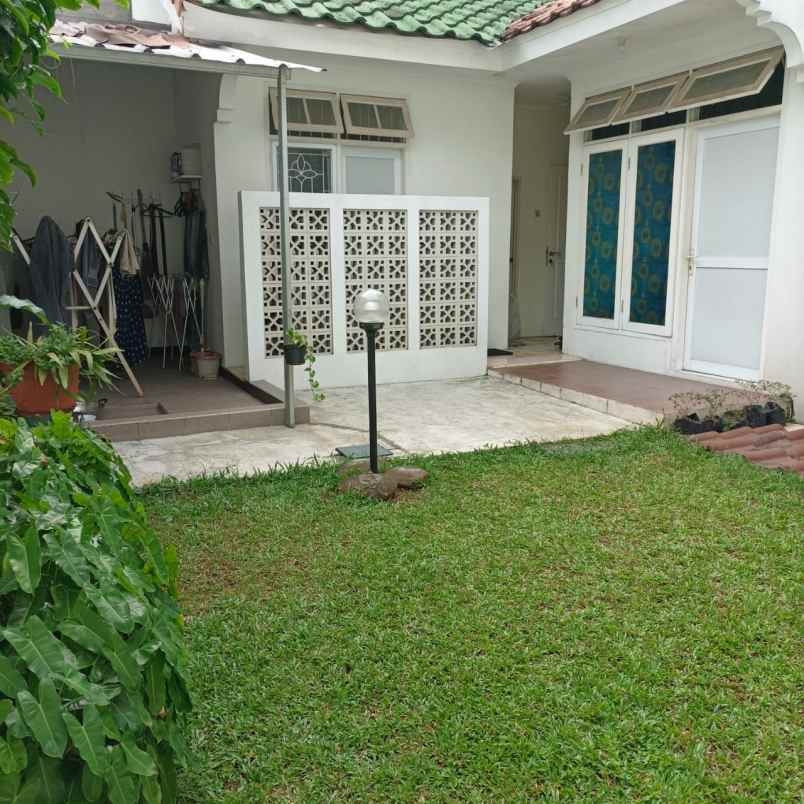 dijual rumah siap huni di perum legenda wisata
