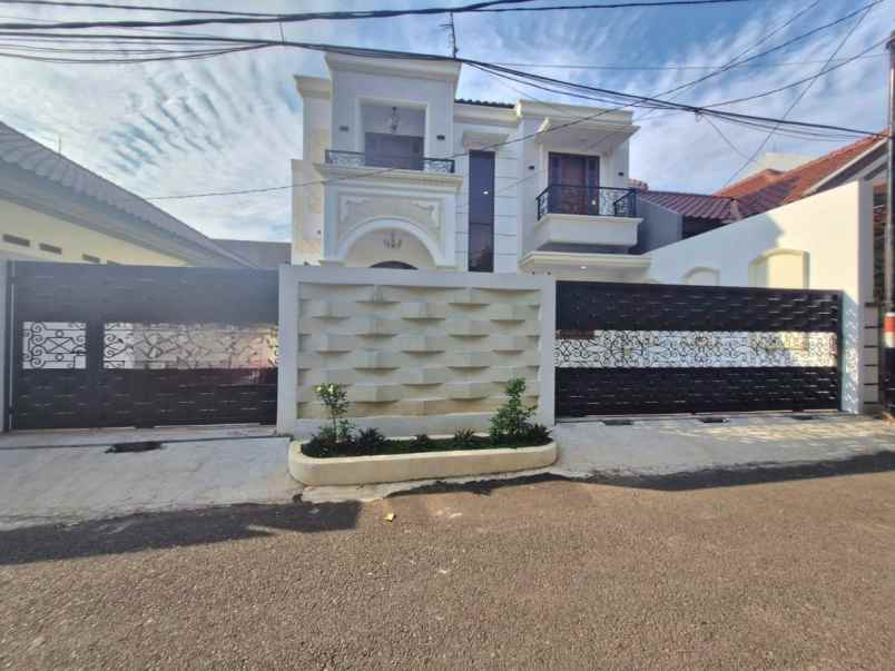 dijual rumah siaphuni mewah cantik di kav marinir