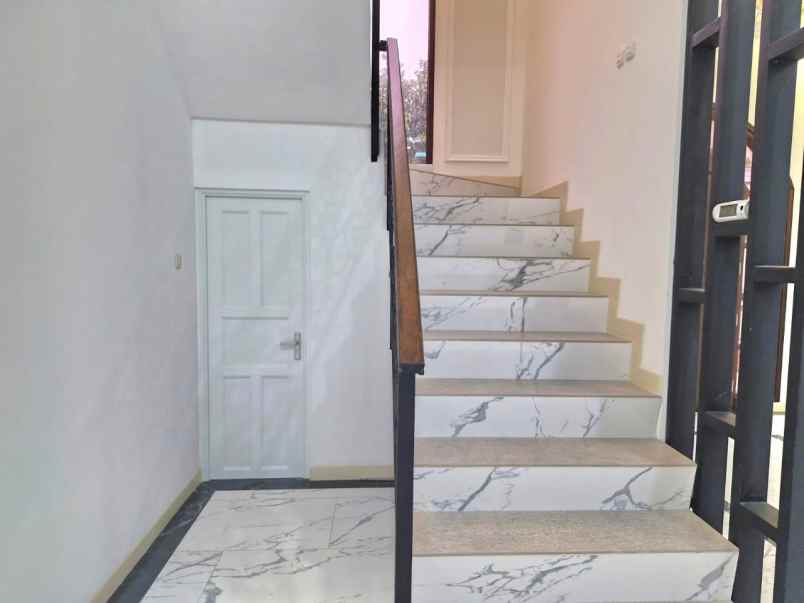 dijual rumah siaphuni mewah cantik di kav marinir