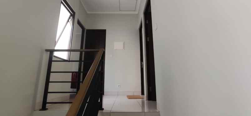 dijual rumah summarecon bekasi cluster