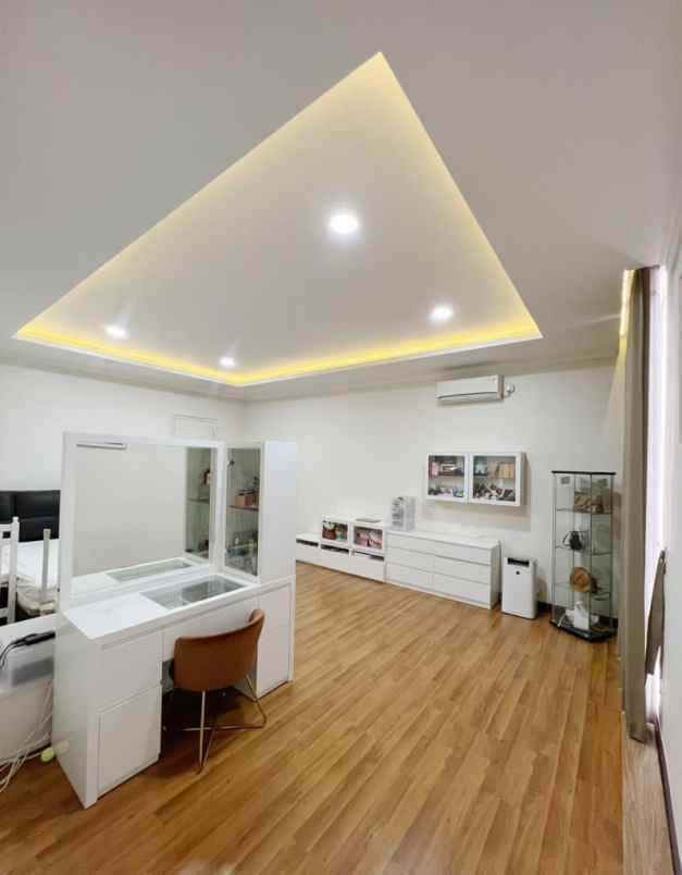 dijual rumah sutorejo