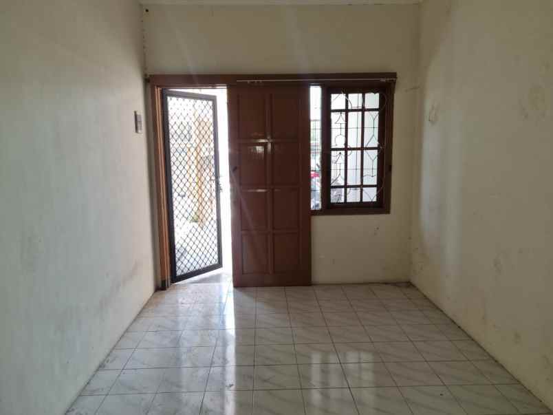 dijual rumah sutorejo prima