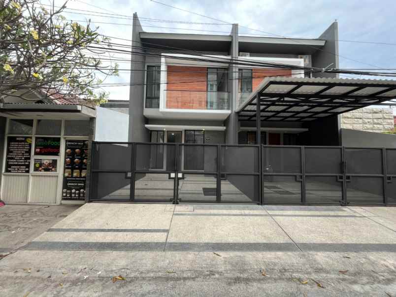 dijual rumah sutorejo prima