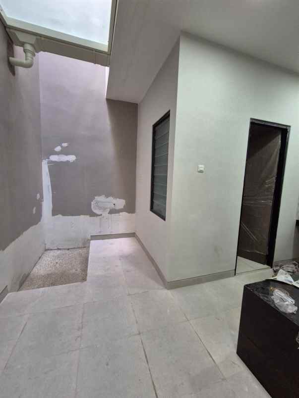 dijual rumah sutorejo prima utara