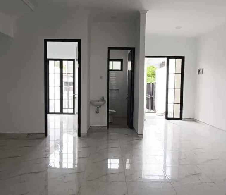 dijual rumah sutorejo timur