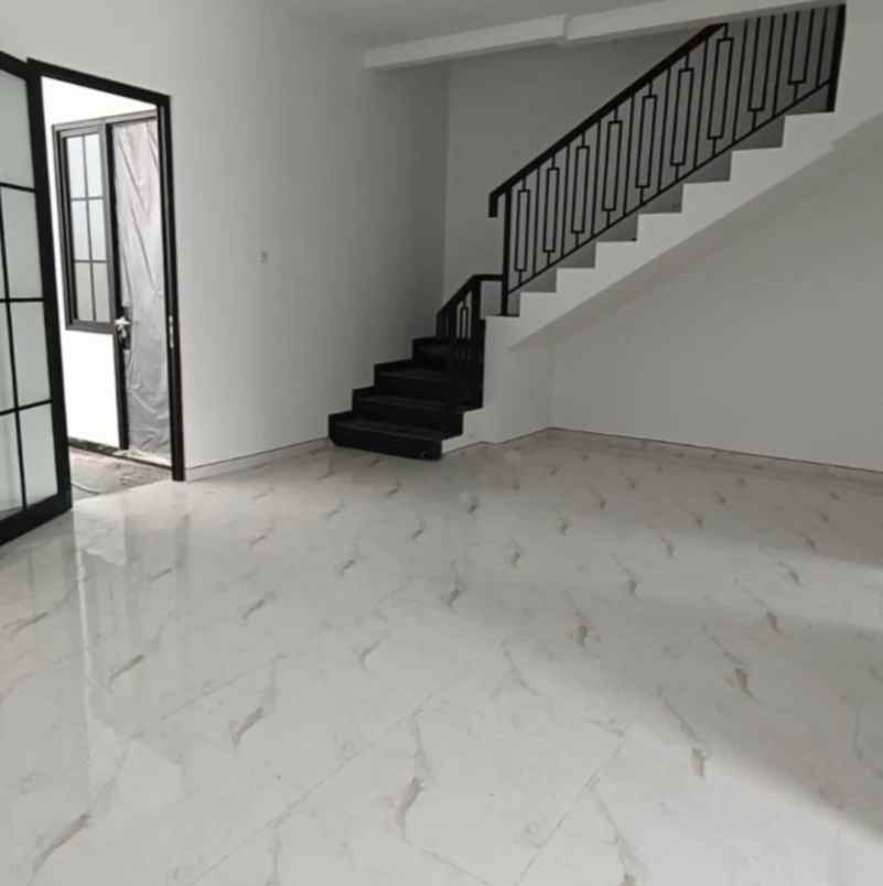 dijual rumah sutorejo timur