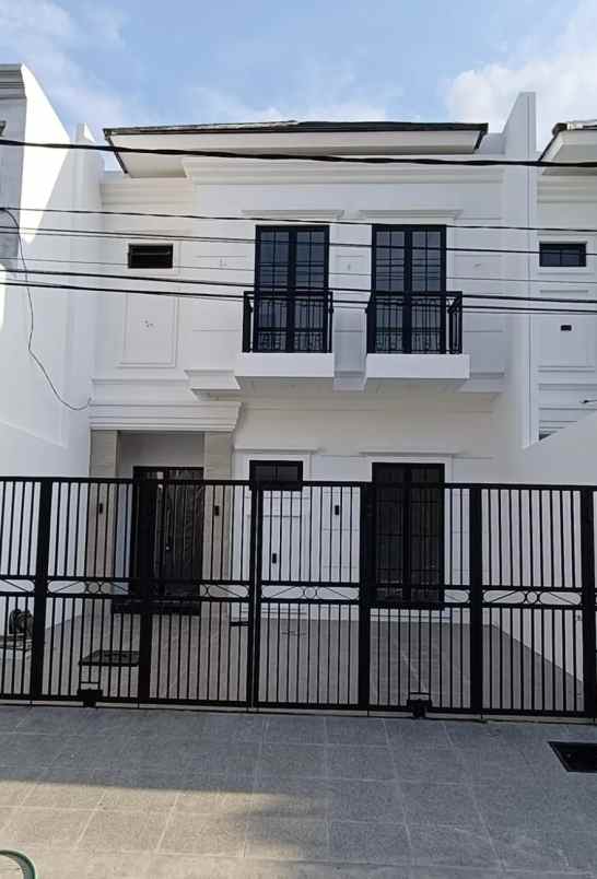 dijual rumah sutorejo timur