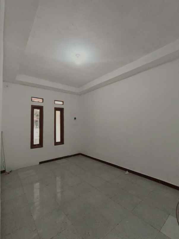 dijual rumah taman harapan baru