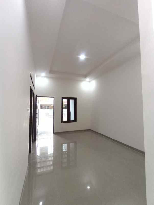 dijual rumah taman harapan baru kota